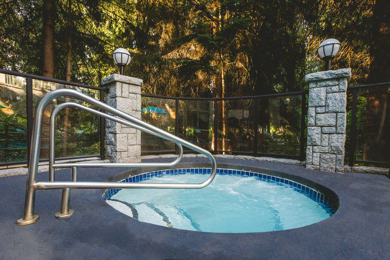 Sport & Beauty 2, Summit Lodge Boutique Hotel Whistler, Squamish-Lillooet