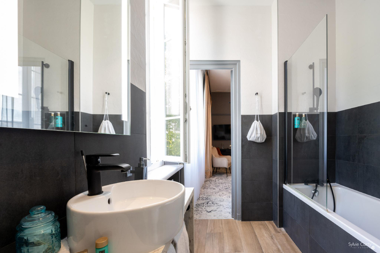 Bathroom 4, Hôtel Le Champlain, Charente-Maritime