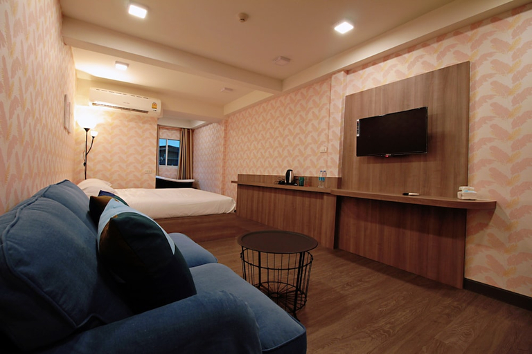 Others 4, R 17 Living Hotel, Din Dang