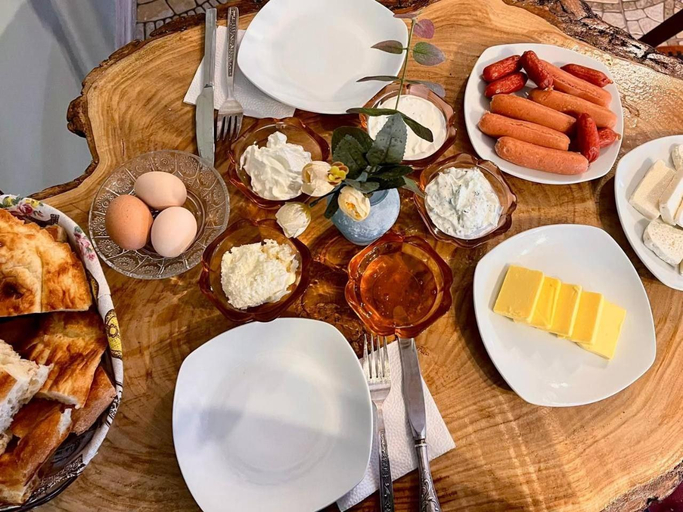 Food & Drinks 5, Guest House Ruh Achari, Şəki