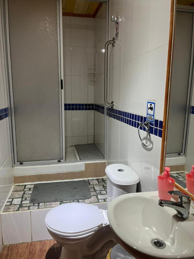 Bathroom 3, Algarrobo Lodge, San Antonio