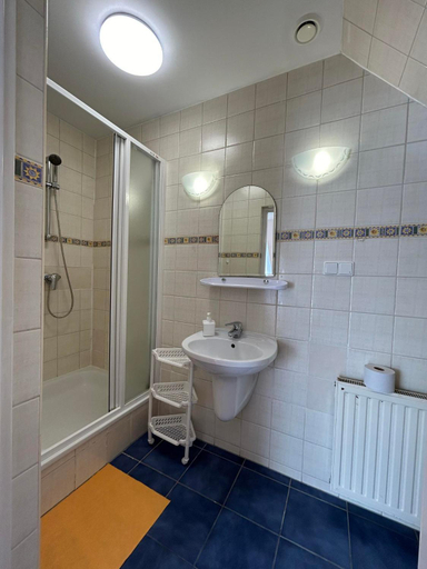 Bathroom 3, Stilo Country, Kamień