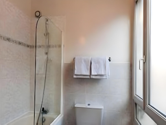 Bathroom 4, Troyon Hotel, Paris