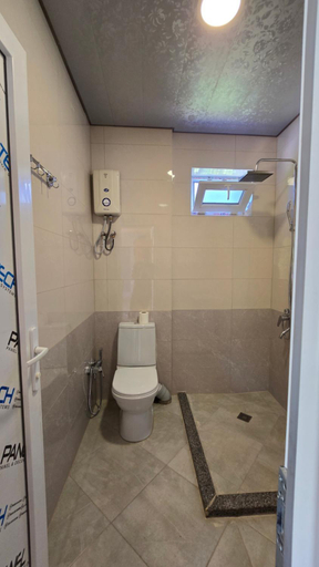 Bathroom 2, 10 Valley, Khulo