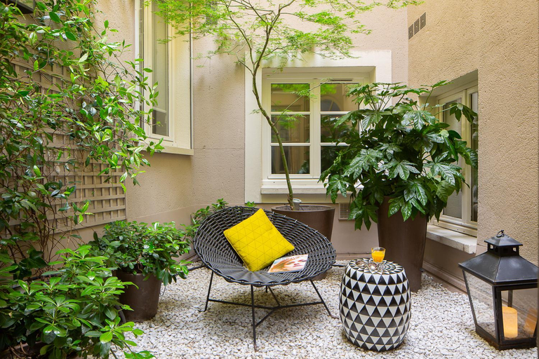 Others 5, Hotel Louison, Paris