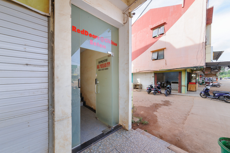 Exterior & Views 2, RedDoorz @ Cikitsu Batam, Batam