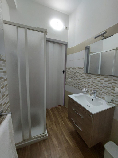 Bathroom 3, Calua city center, Agrigento
