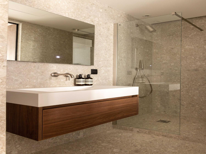 Bathroom 3, Elegant appt- AC-2BR-6P- Musee du Louvre, Paris