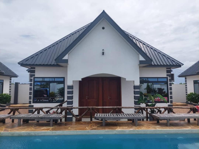 Others 5, Queen Park Resort, Kusini