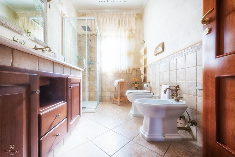 Bathroom 2, B&B Li Tarici, Taranto