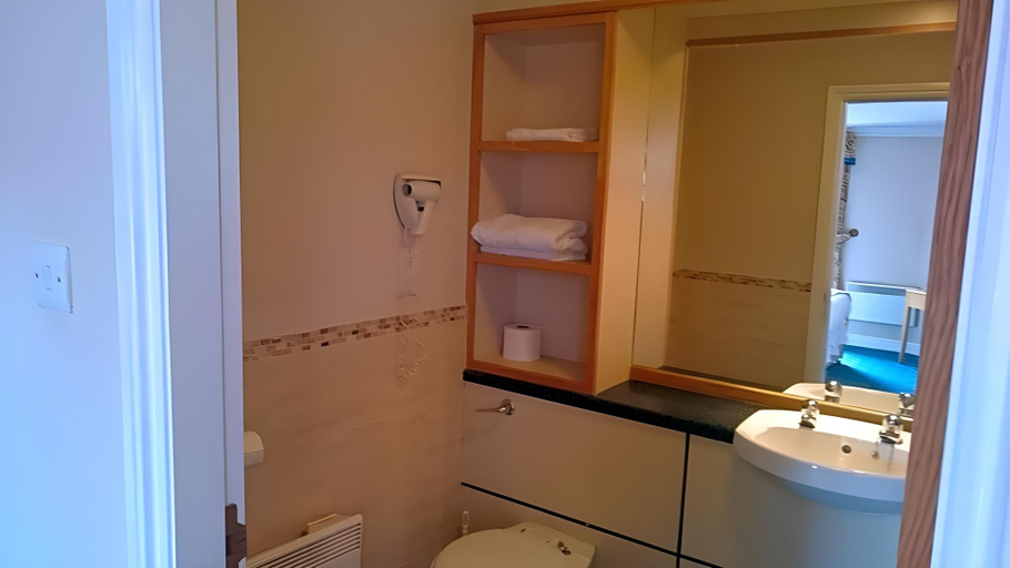 Bathroom 4, The Queens Hotel, York