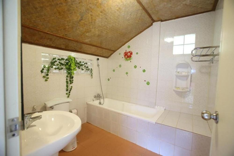 Bathroom 3, Phuchomjan Resort, Muang Mae Hong Son