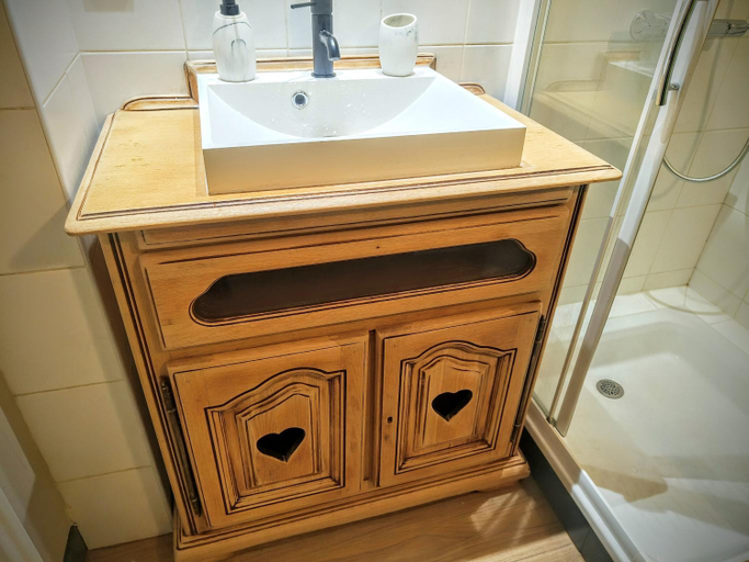 Bathroom 2, Le Belvedere : chambres et table d'hotes, Savoie