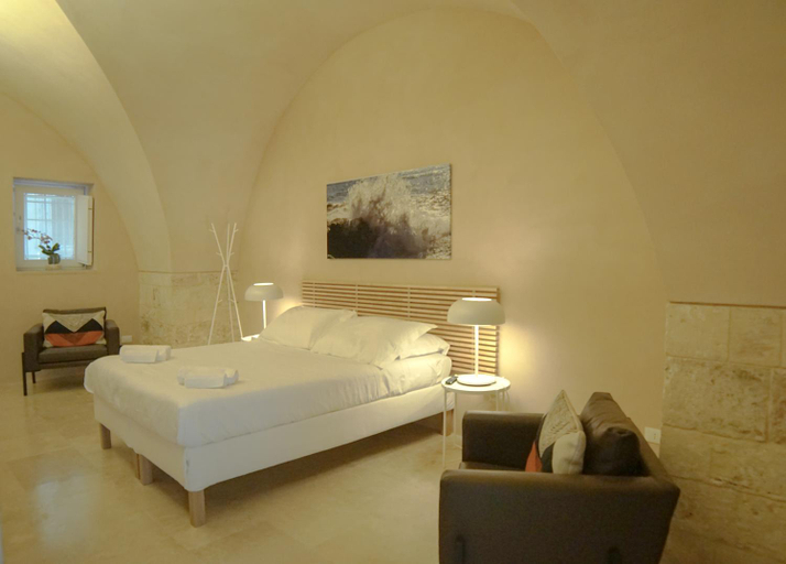 Others 4, Stanze dello scirocco, Syracuse