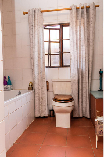 Bathroom 5, Mereke Manor, City of Tshwane