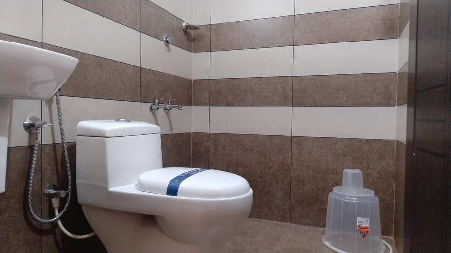 Bathroom 4, GATEWAY AIRPORT HOTEL, Kannur