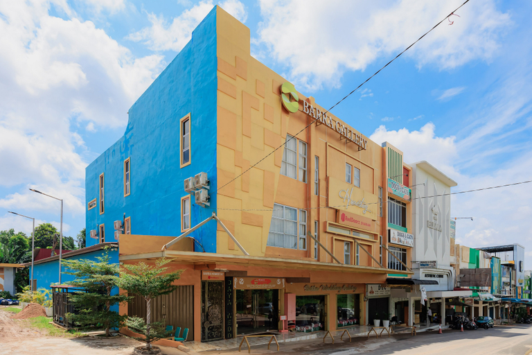 Exterior & Views 2, RedDoorz Plus Syariah @ Tiban Centre Batam, Batam
