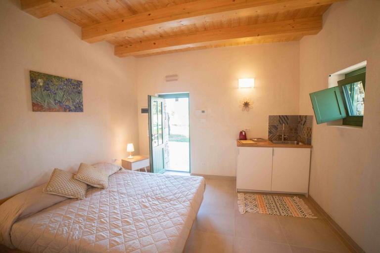 Bedroom 2, Il Fiore della Vita Trulli Country house, Bari