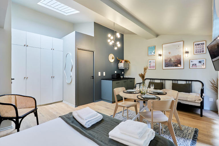 5, Charming Studio Center of Paris With AC, Paris