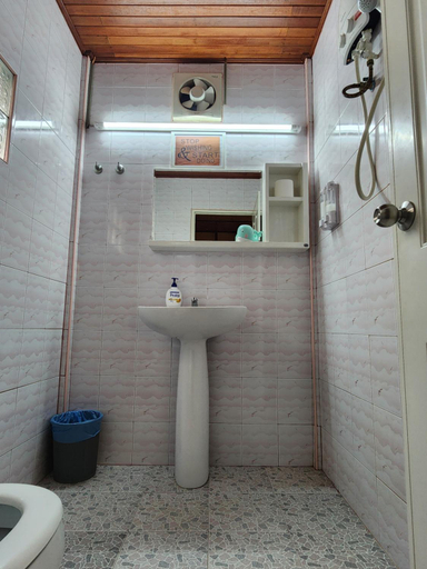 Bathroom 2, Phang Nga Bay Khanittha Homestay, Muang Phangnga