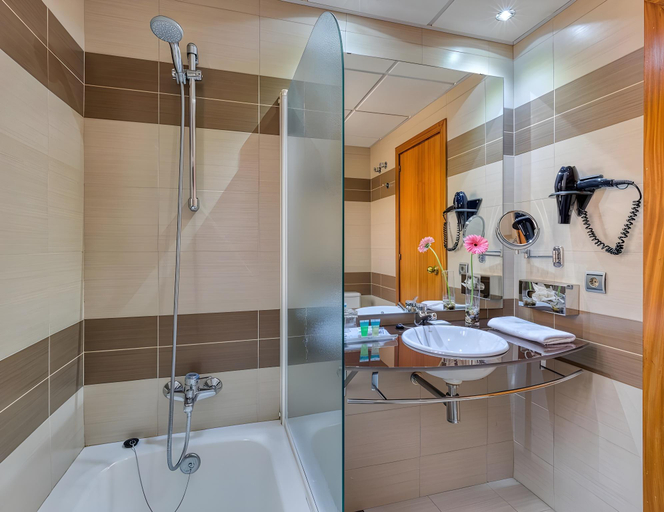 Bathroom 4, Senator Huelva, Huelva