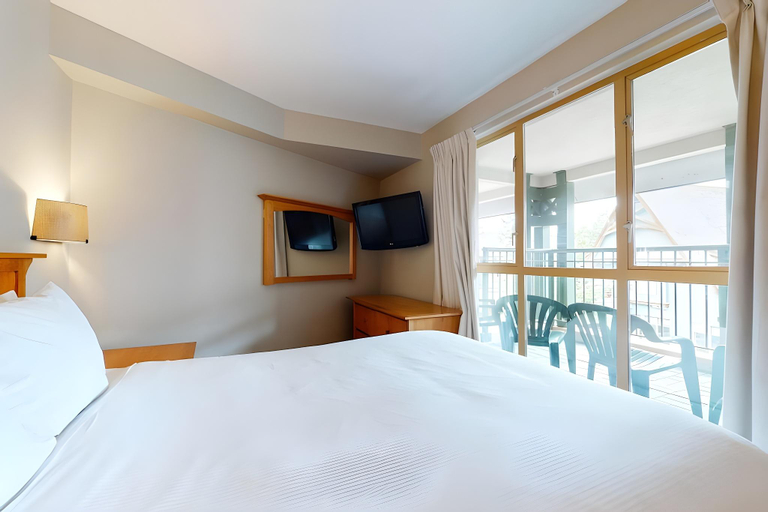 Bedroom 2, Whistler Peak Lodge, Squamish-Lillooet