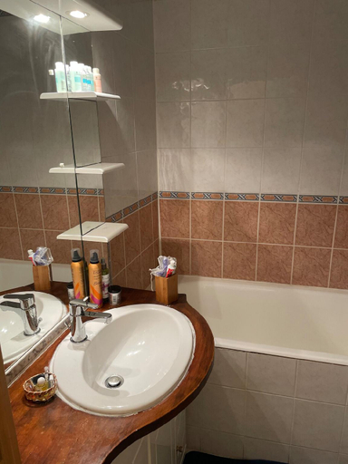 Bathroom, Coquelicot du Canal Saint-Martin, Paris