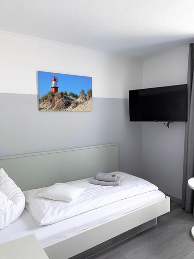 Bedroom 3, Hotel Passat, Leer