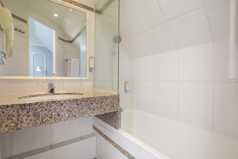 Bathroom 4, Hotel Pastel Paris, Paris