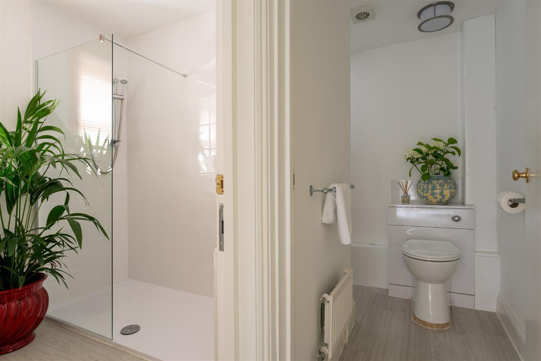 Bathroom 2, Palm Grove Apartments, Torbay