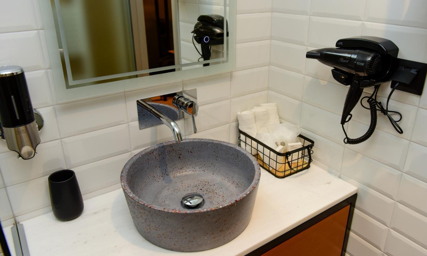 Bathroom 2, Kraka Apartments, Peloponnese