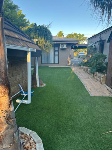 Others 4, 39 HOOG STREET, Capricorn