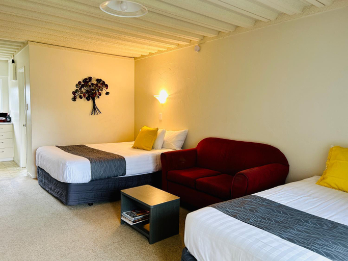 Bedroom 2, Parkside Motel and Apartments, New Plymouth