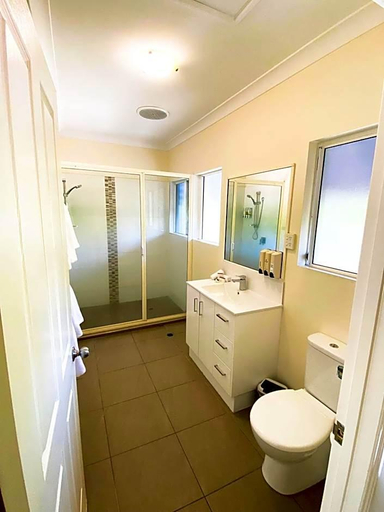 Bathroom 4, Park Regis Anchorage, South Townsville