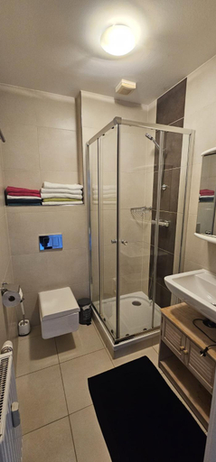 Others 4, Vienna Airport Residences, Wien Umgebung