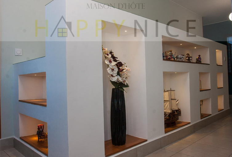Others 5, Maison d'hote bypass, Analamanga