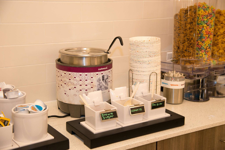 Food & Drinks 5, Hampton Inn & Suites Jackson Downtown-Coliseum, Hinds