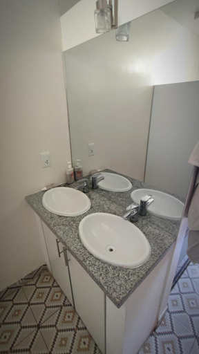 Bathroom 4, Home Away, Oropeza