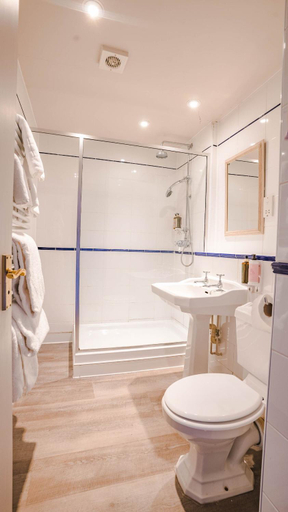 Bathroom 3, The Bunk Inn, West Berkshire