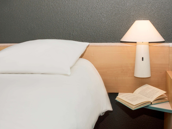 Bedroom 4, ibis Montélimar Nord hotel, Drôme