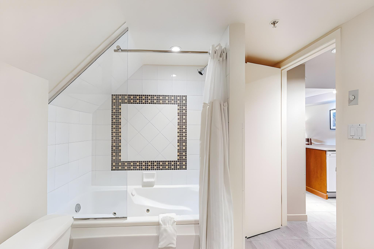 Bathroom 4, Whistler Peak Lodge, Squamish-Lillooet