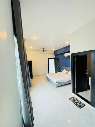 Room 5, Hotel Sanwariya Family & Restaurant, Sehore