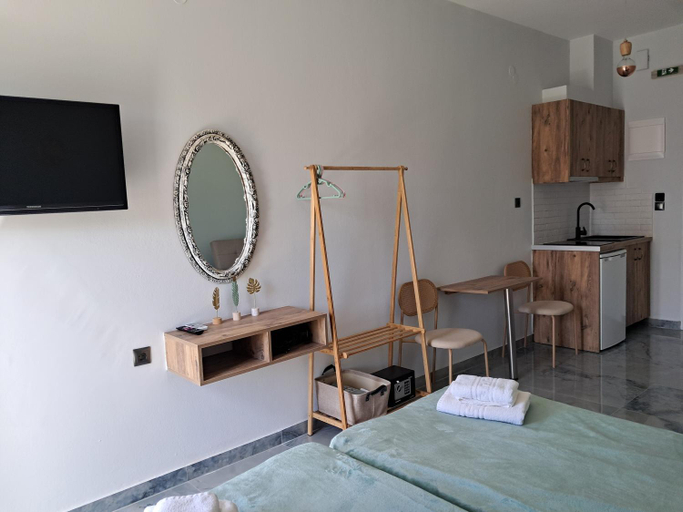 Others 5, Poppy Beloni, Crete