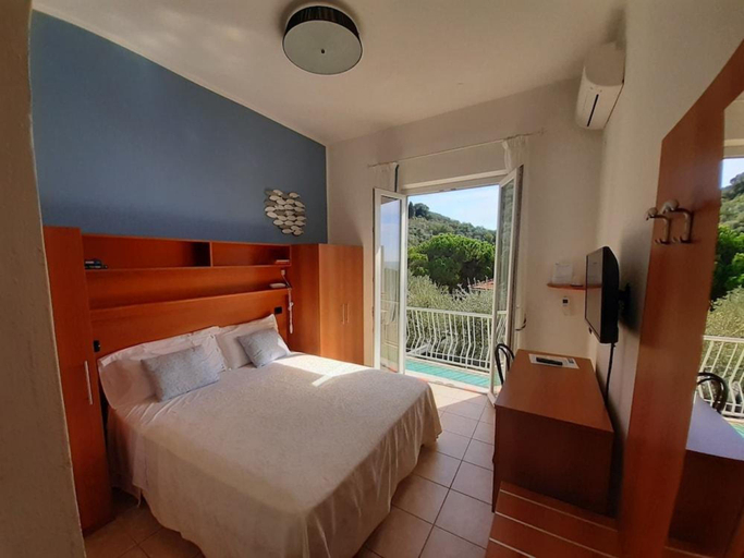 Others 4, Albergo Blueline, La Spezia