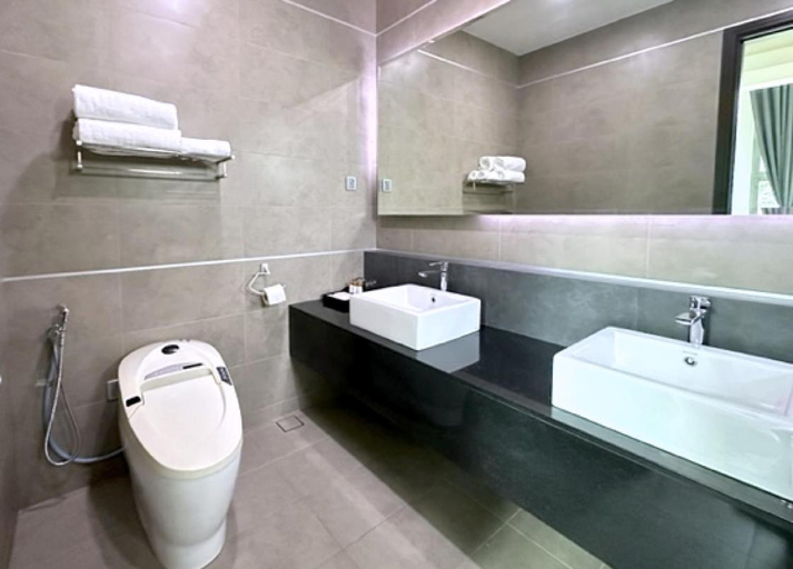 Bathroom 5, Teluk Cempedak Seventh Haven, Kuantan