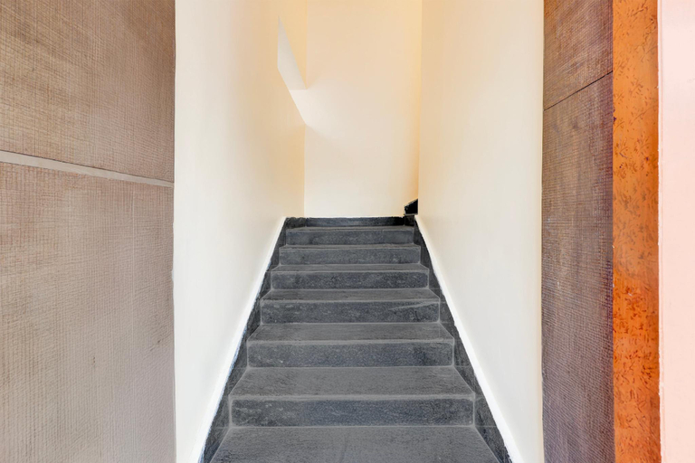 Lobby 2, Townhouse Sankaramatam Road Near Diamond Park, Visakhapatnam