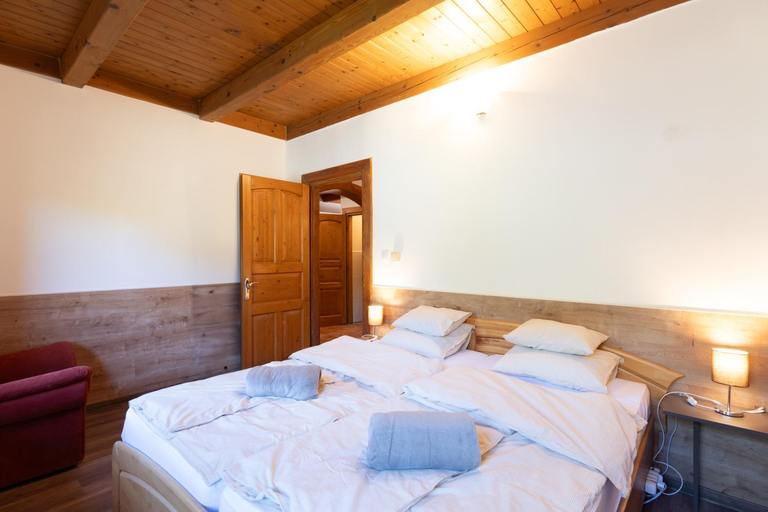Bedroom 2, Grande Vendeghaz, Tata