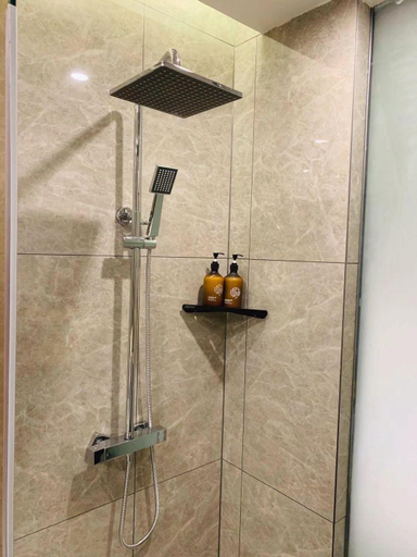 Bathroom 3, IU Hotels· Wuhan Jianghan Road Metro Station, Wuhan