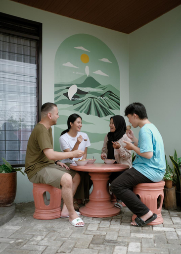Others 4, GunYun House, Malang