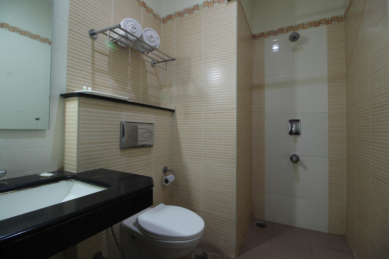 Bathroom, Hotel Weshtern Park, Madurai